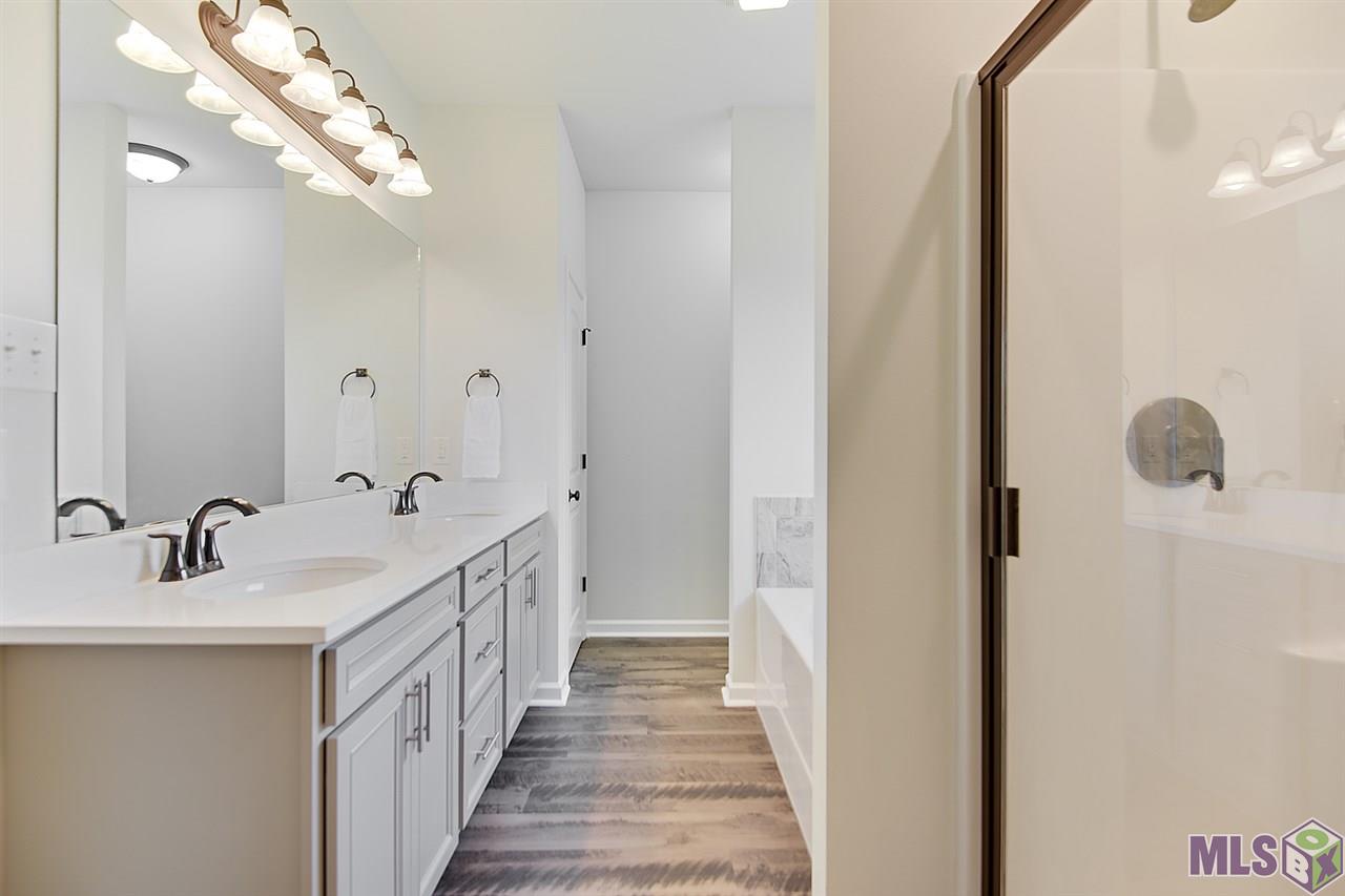 1343 Rustic Pine Drive Baton Rouge, LA 70820 - Photo 8 of 15 Master Bath