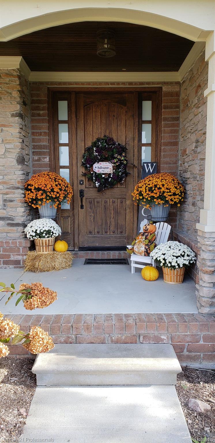 7050 Oakhurst Ridge Road Clarkston, MI 48348 - Photo 2 of 33 Gallery Image 2