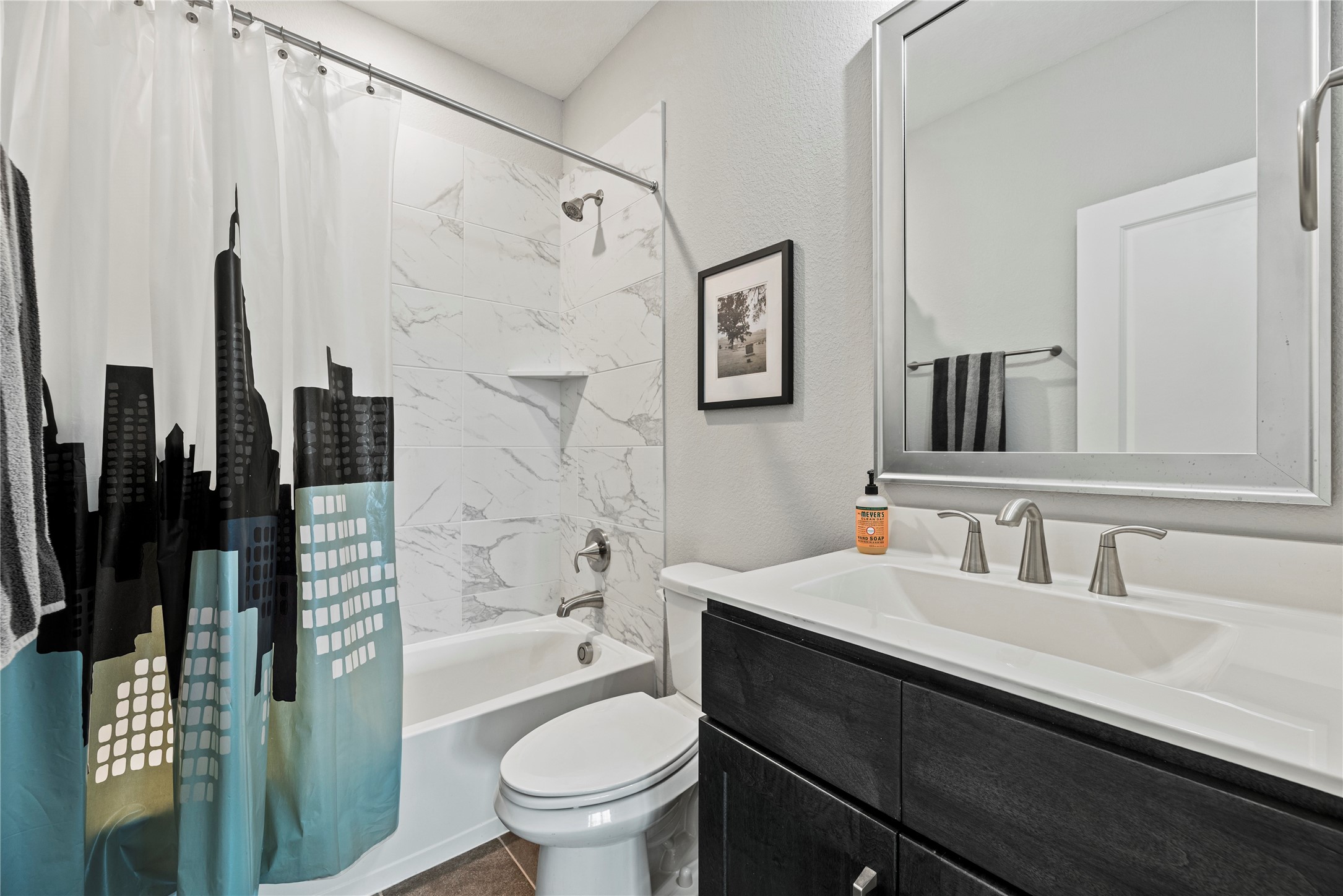 3127 Swift Way Katy, TX 77493 - Photo 23 of 25 Upstairs full bathroom.