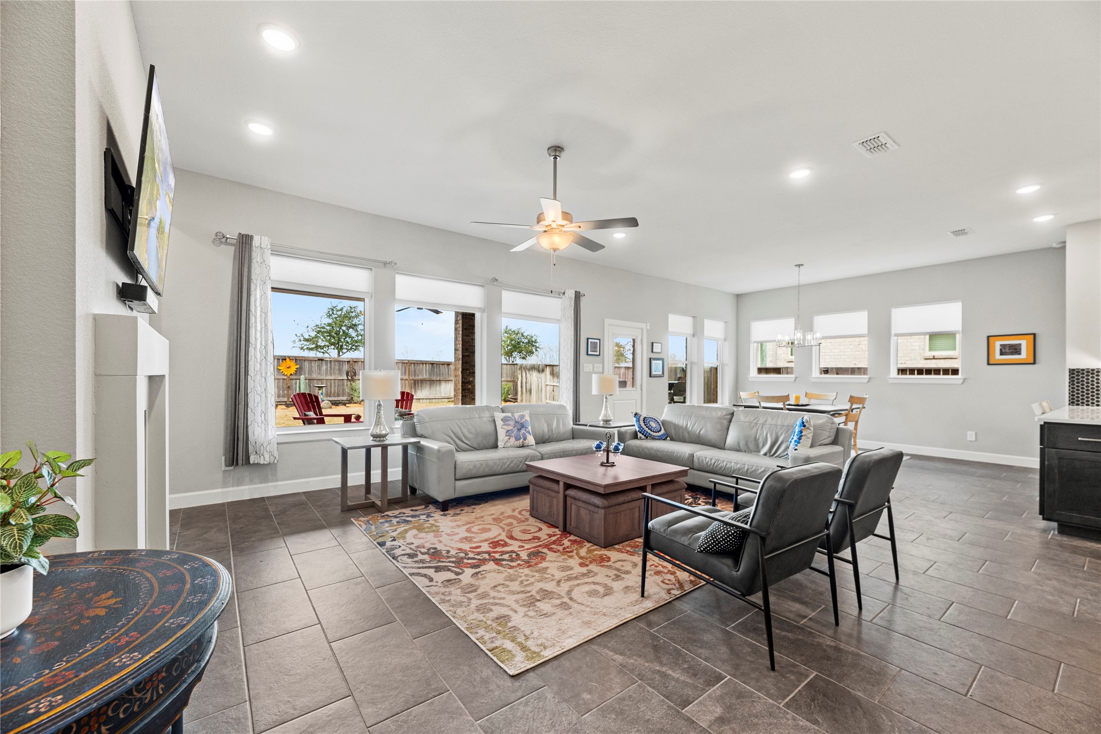 3127 Swift Way Katy, TX 77493 - Photo 10 of 25 Tons of windows flooding this space with natural light.