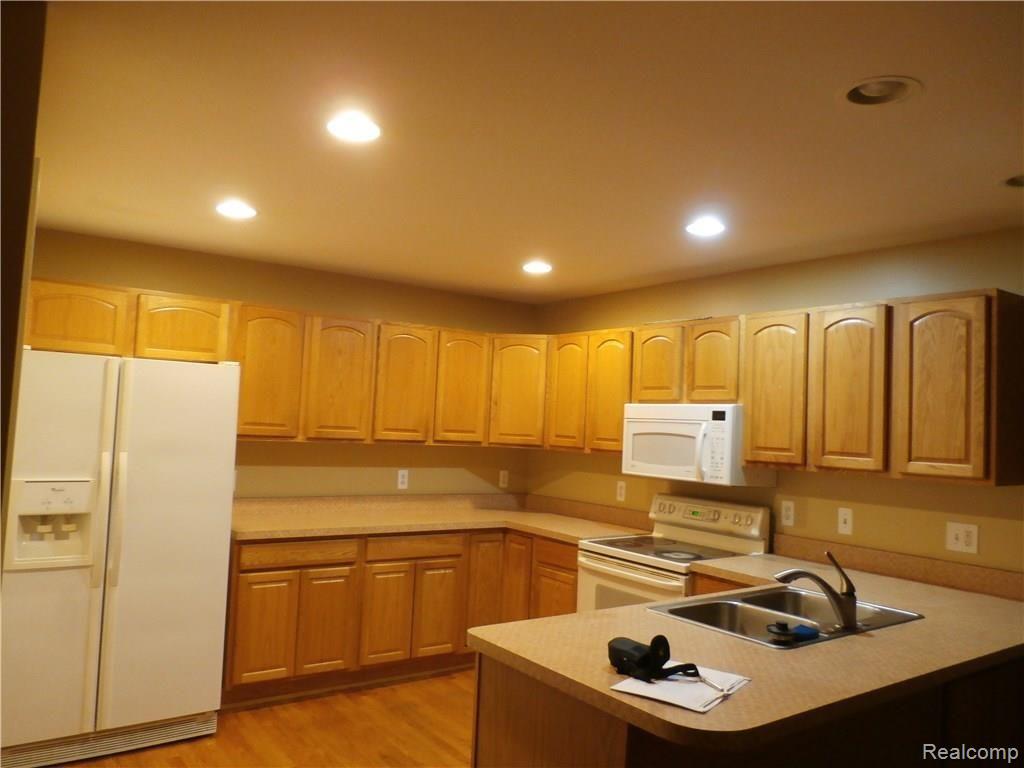 18230 West Eleven Mile Road Lathrup Village, MI 48076 - Photo 8 of 11