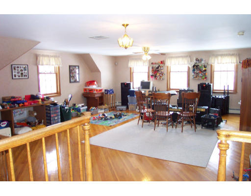 16 Gibbon Road Hopkinton, MA 01748 - Photo 4 of 10 Gallery Image 4