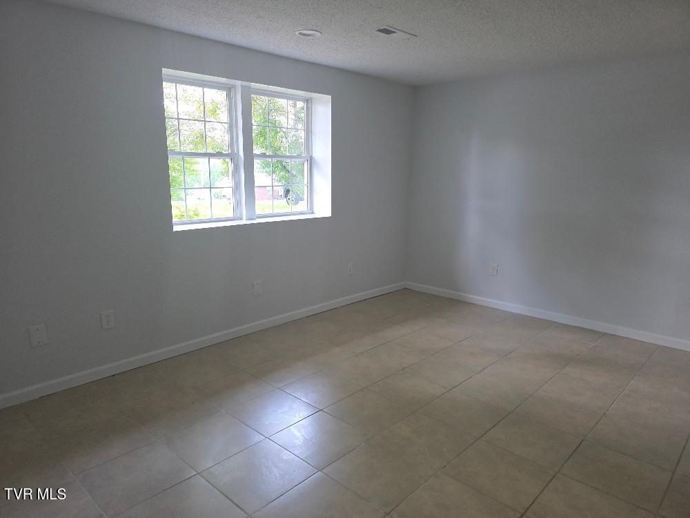331 Gray Station Road Johnson City, TN 37615 - Photo 15 of 28 331 Gray den 1
