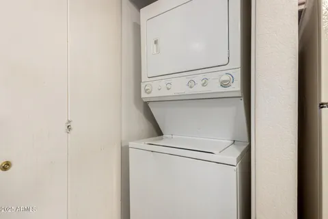 a close up view of a washer and dryer