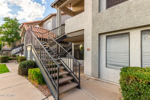 a view of entryway with a front door