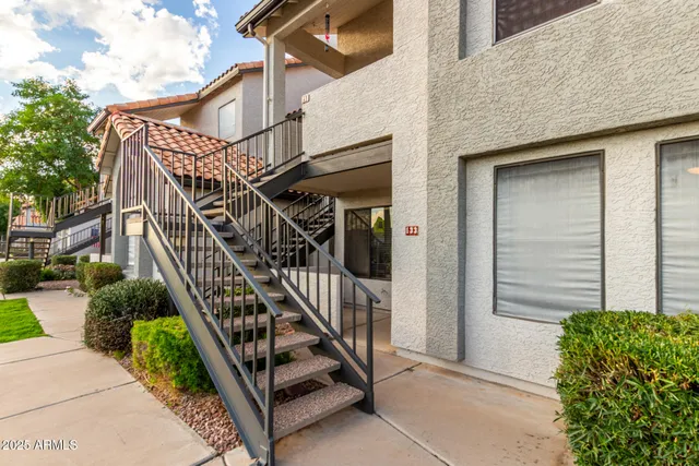 a view of entryway with a front door