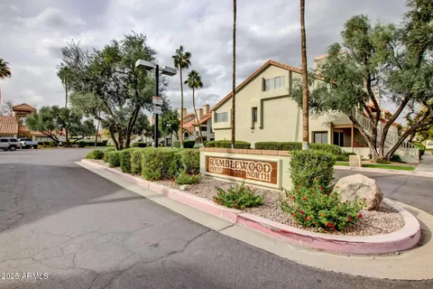 a view of a house with backyard