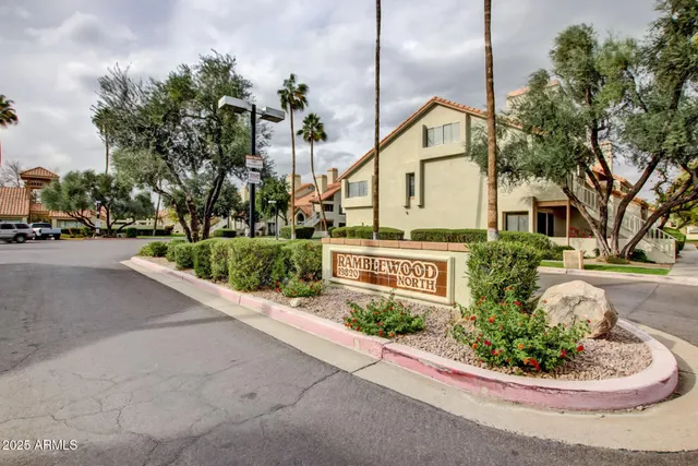 a view of a house with backyard