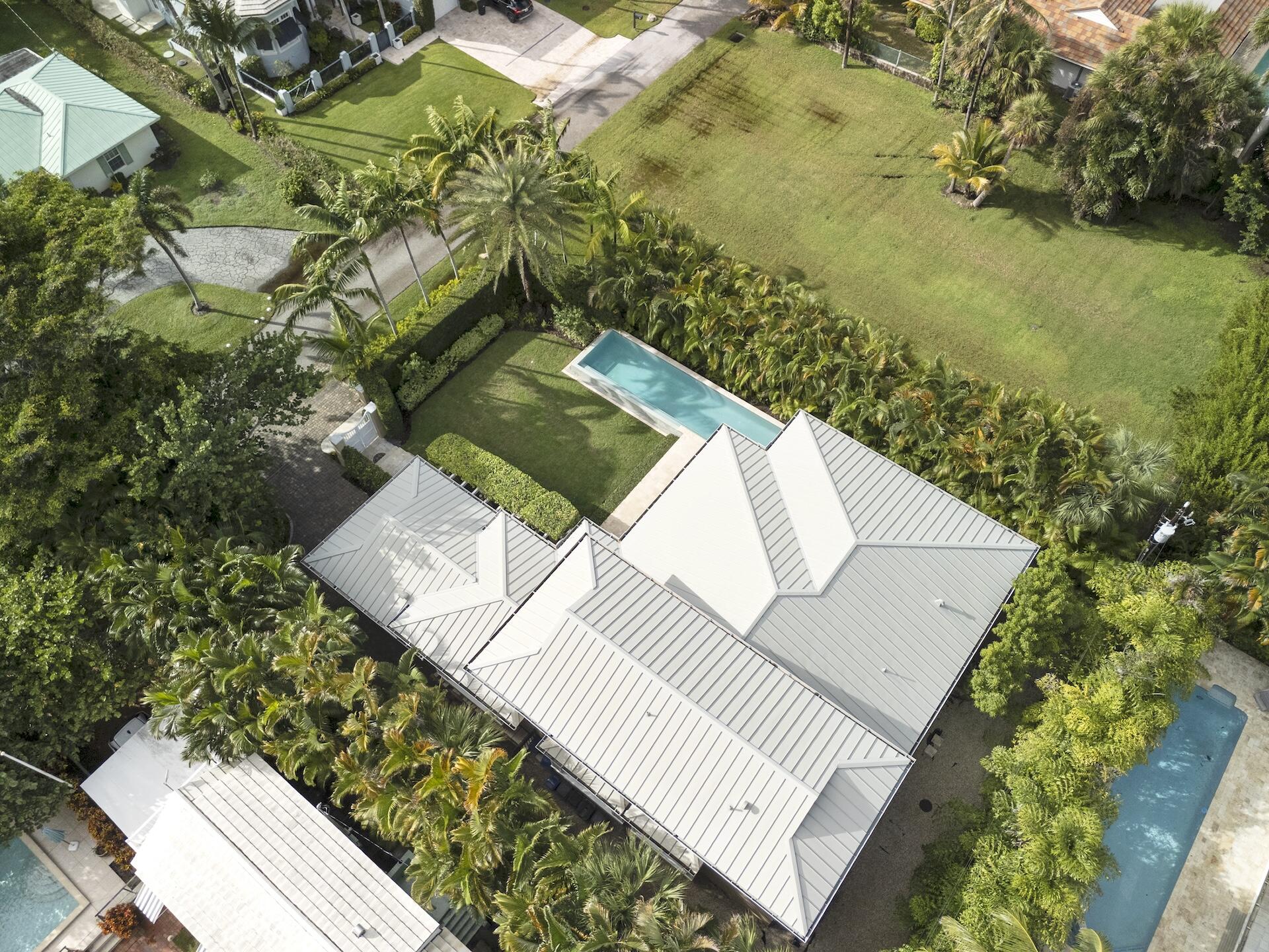8 Osprey Drive Ocean Ridge, FL 33435 - Photo 44 of 51 a view of a balcony with wooden floor