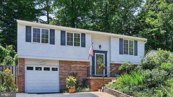 $719,900 | 8471 Great Lake Lane, Springfield, VA 22153