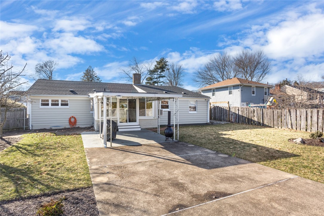 23 Rangeley Road Cranston, RI 02920 - Photo 5 of 32