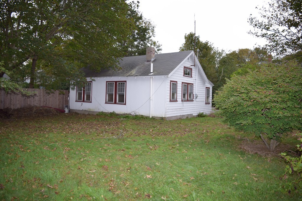 20 Nye Road Falmouth, MA 02540 - Photo 3 of 10 a front view of a house with garden