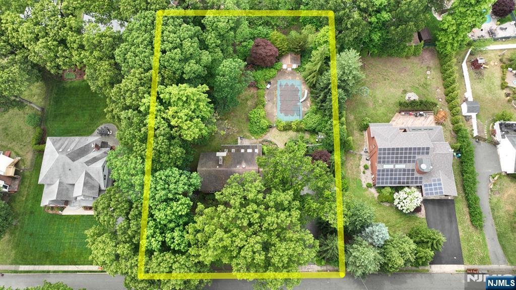 9 Lyncrest Drive Paramus, NJ 07652 - Photo 2 of 49
