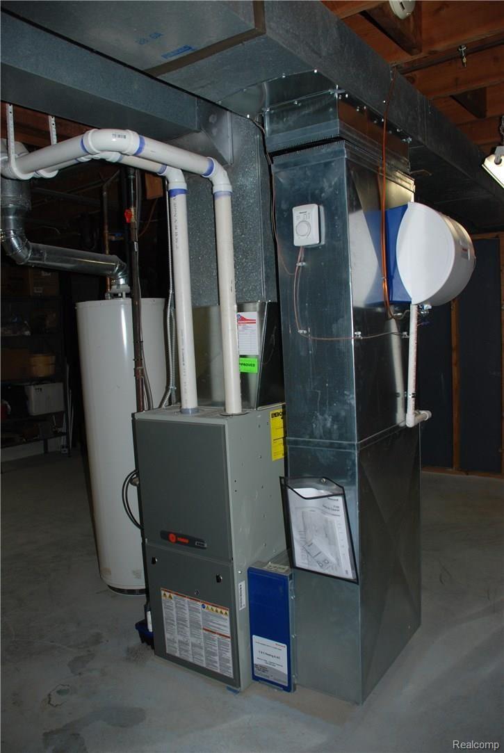 403 Trombley Road Troy, MI 48083 - Photo 9 of 10 FURNACE/HUMIDIFIER 2012