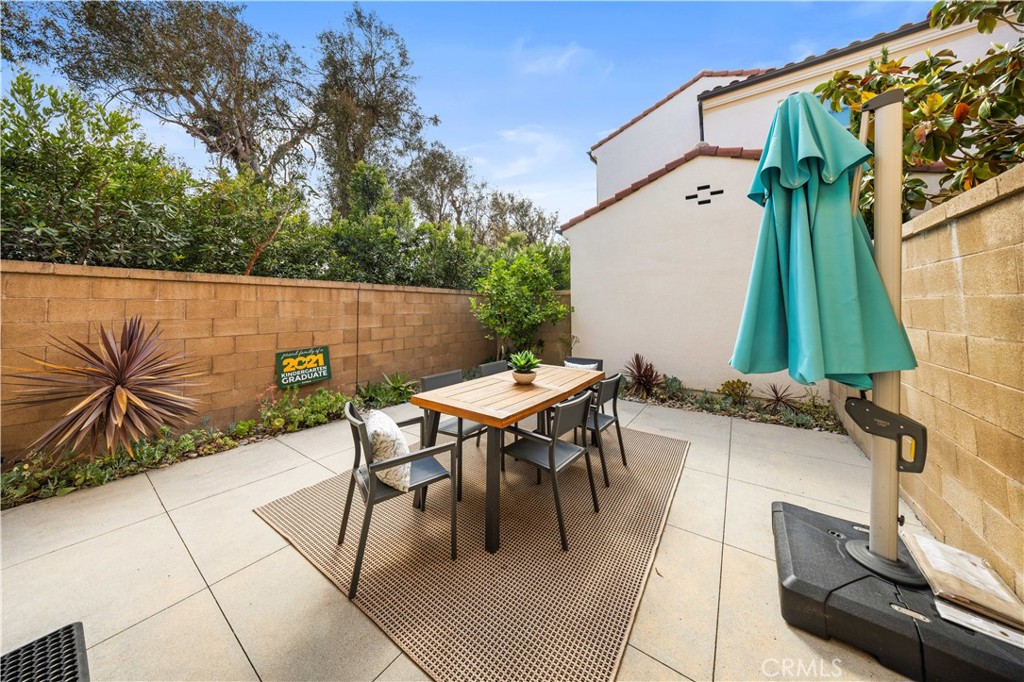 105 Copeland Irvine, CA 92618 - Photo 12 of 46 a backyard of a house with table and chairs