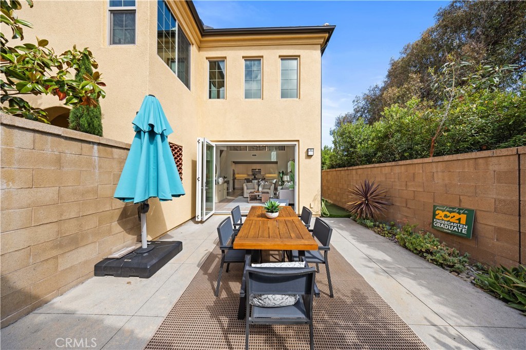 105 Copeland Irvine, CA 92618 - Photo 14 of 46 a backyard of a house with seating space