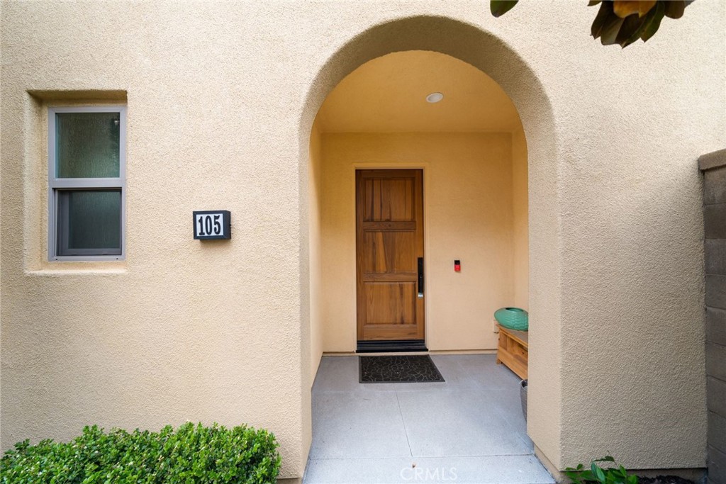 105 Copeland Irvine, CA 92618 - Photo 3 of 46 an entryway to room with a entryway