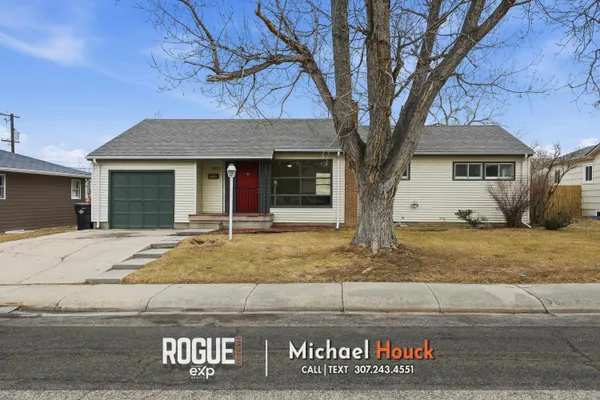 $319,900 | 3219 Aspen Drive, Casper, WY 82601