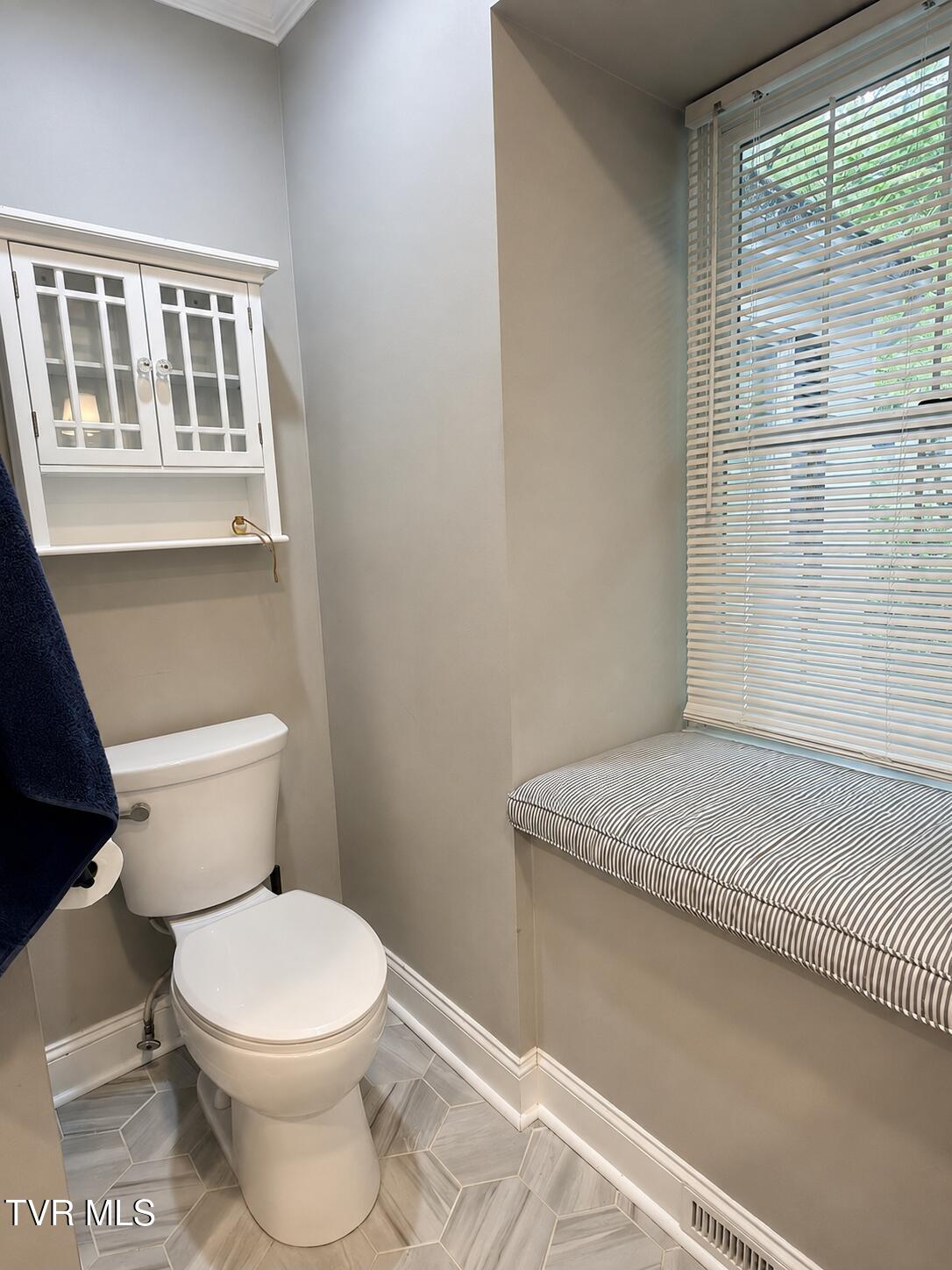 4417 Stagecoach Road Kingsport, TN 37664 - Photo 39 of 54 Upstairs bath 3
