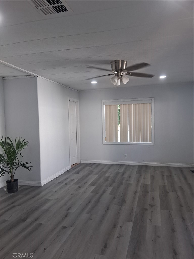 20683 Waalew Road, Unit B68 Apple Valley, CA 92307 - Photo 23 of 53 Living Room