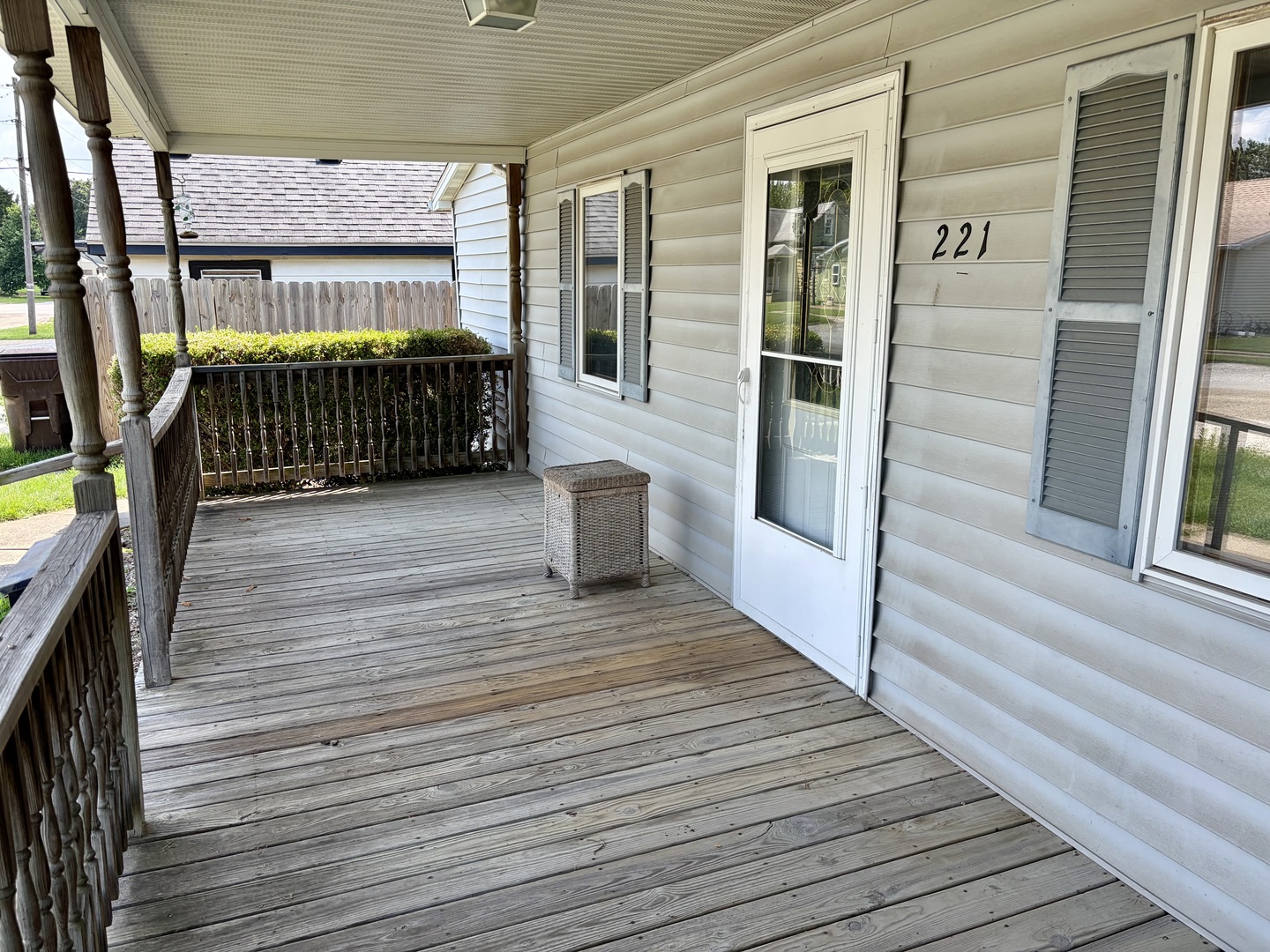 221 North George Street Clinton, IL 61727 - Photo 2 of 32