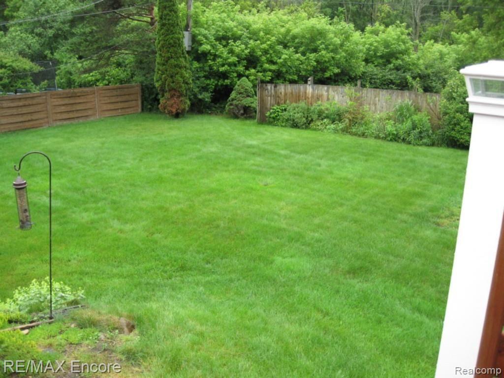 7216 Holcomb Road Clarkston, MI 48346 - Photo 3 of 37 Large Flat Yard.jpg
