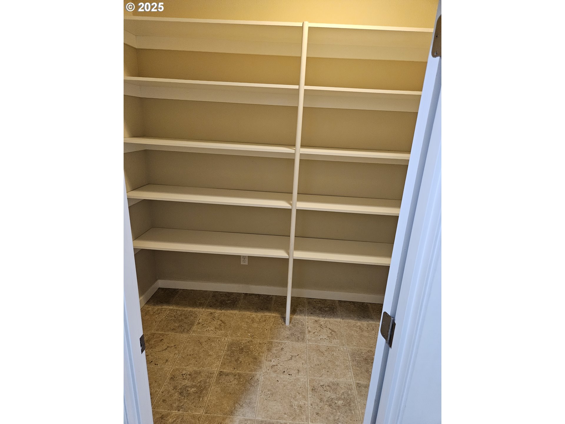 464 Oak Valley Loop Winchester, OR 97495 - Photo 14 of 30 Storage