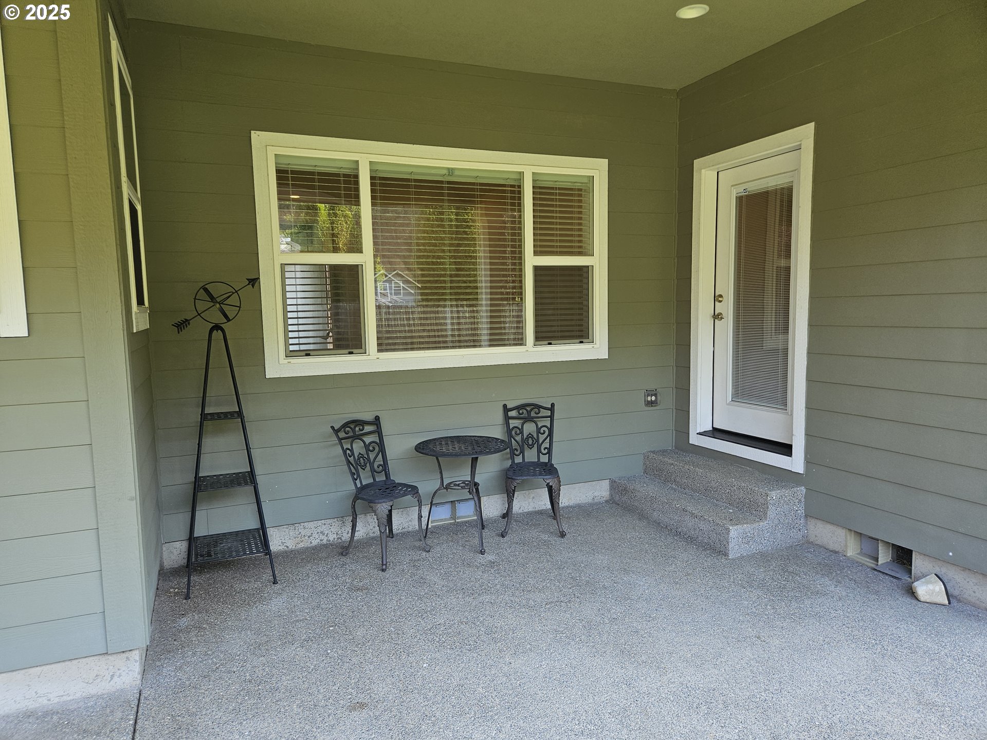 464 Oak Valley Loop Winchester, OR 97495 - Photo 27 of 30 Covered Patio