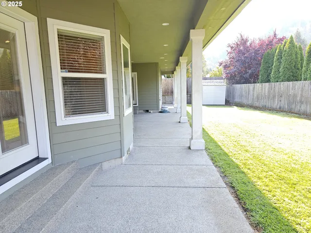 $669,500 | 464 Oak Valley Loop, Winchester, OR 97495