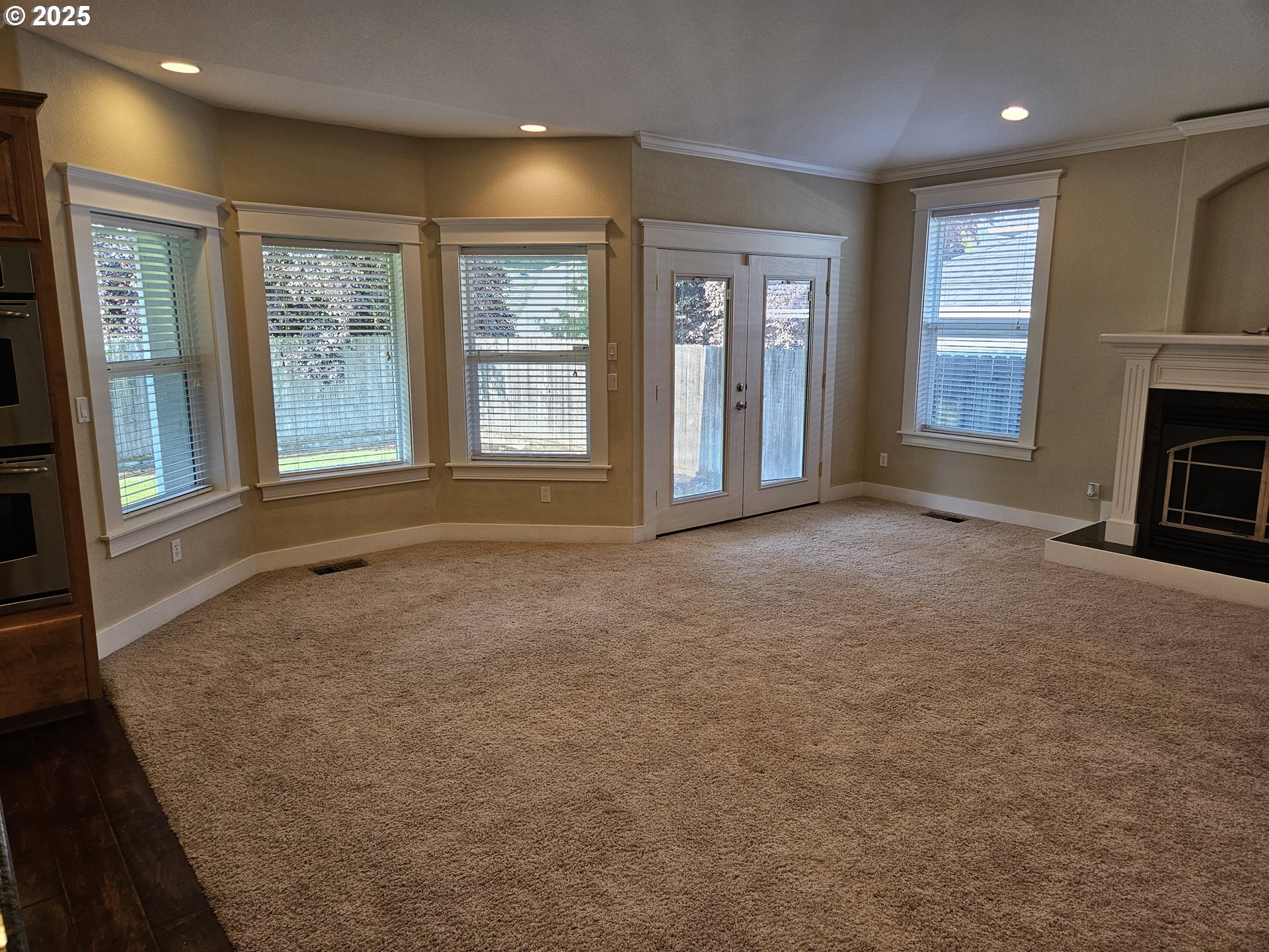 464 Oak Valley Loop Winchester, OR 97495 - Photo 3 of 30 Great Room