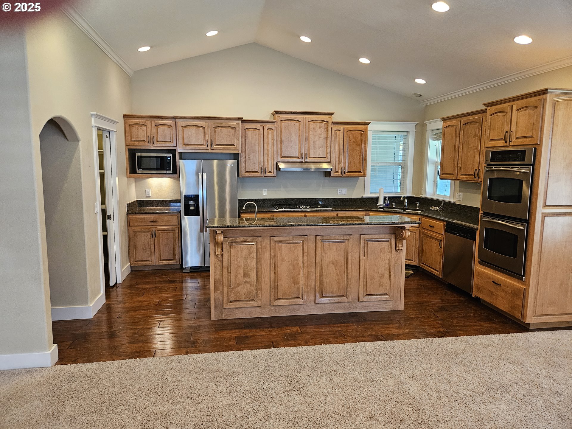 464 Oak Valley Loop Winchester, OR 97495 - Photo 4 of 30 Kitchen