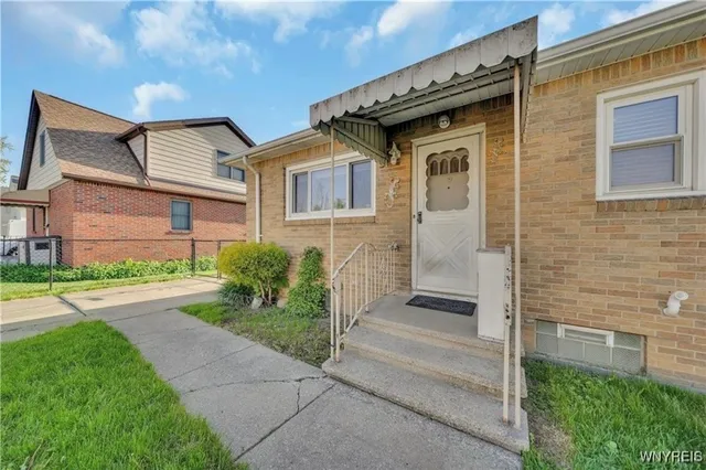 $2,100 | 85 Warsaw Street, Cheektowaga, NY 14206