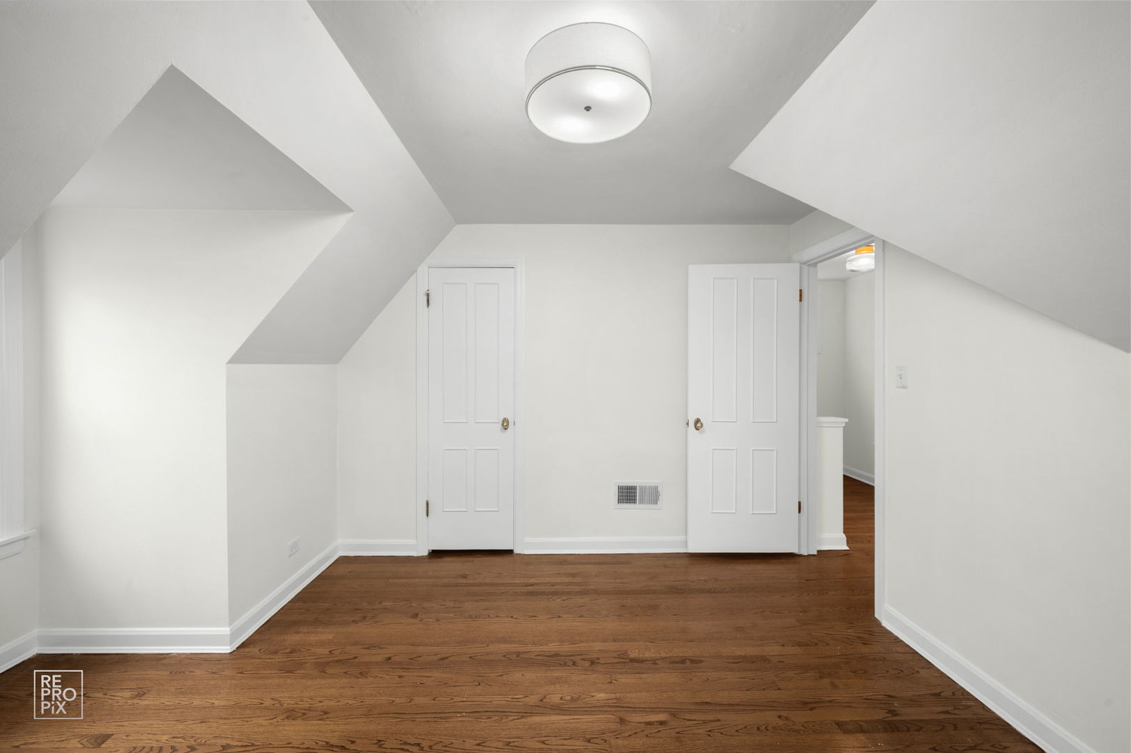 238 Grant Avenue Clarendon Hills, IL 60514 - Photo 27 of 39 a view of room with hardwood floor and window