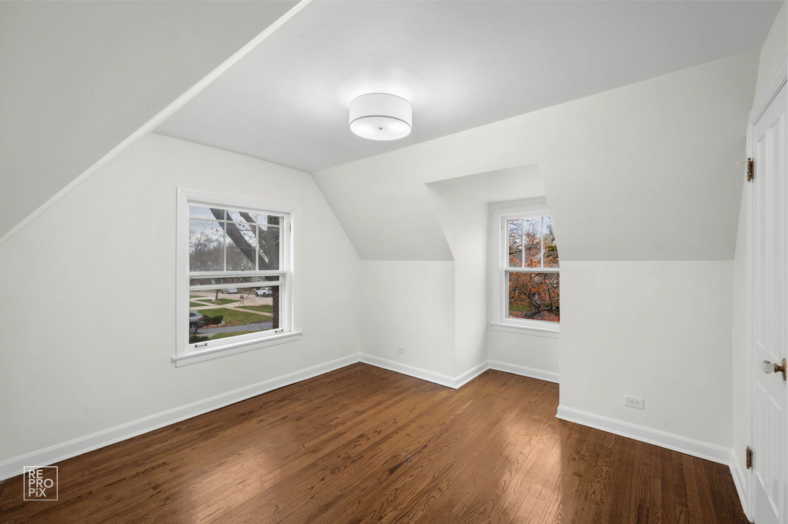 238 Grant Avenue Clarendon Hills, IL 60514 - Photo 28 of 39 wooden floor in an empty room with a window