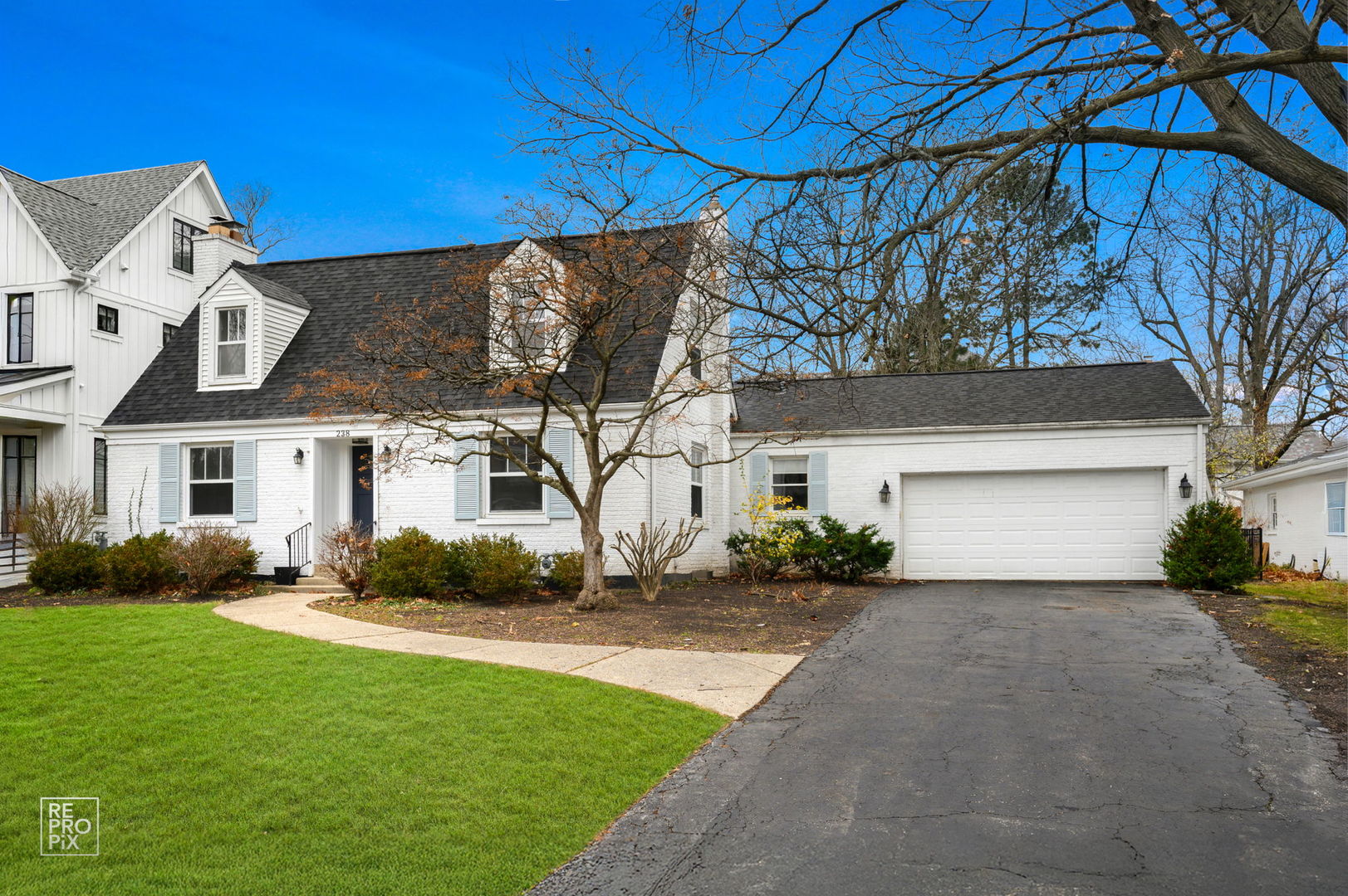 238 Grant Avenue Clarendon Hills, IL 60514 - Photo 3 of 39 front view of a house with a yard
