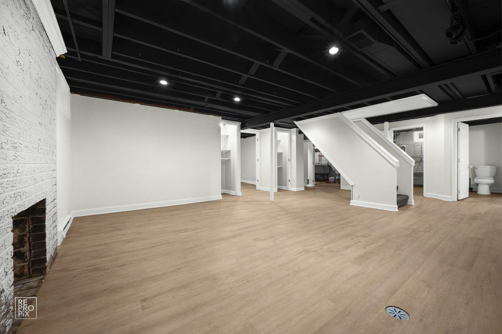 238 Grant Avenue Clarendon Hills, IL 60514 - Photo 34 of 39 a view of an empty room