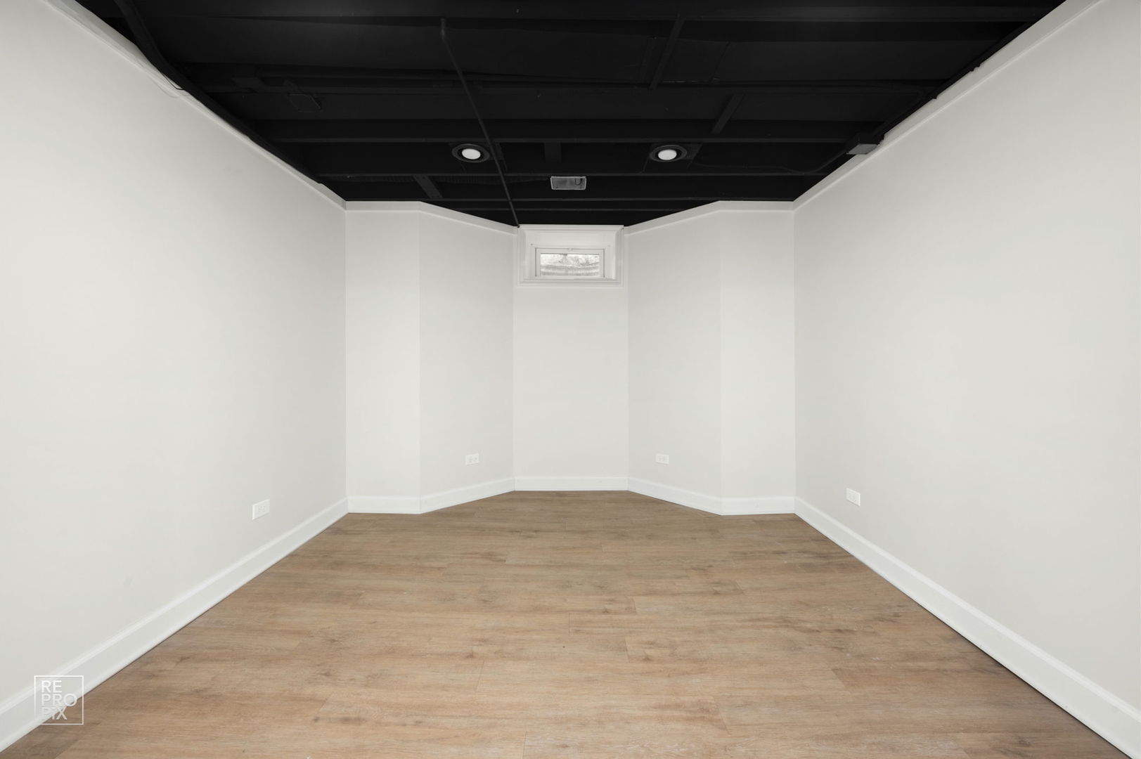 238 Grant Avenue Clarendon Hills, IL 60514 - Photo 36 of 39 a view of an empty room