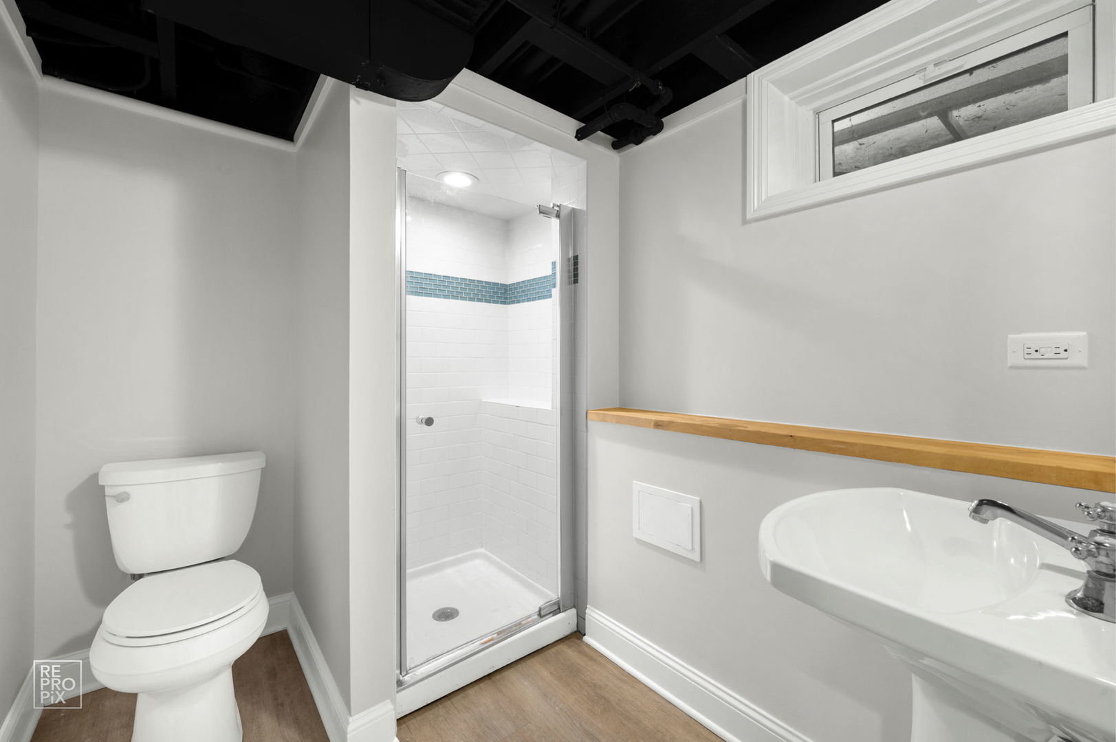 238 Grant Avenue Clarendon Hills, IL 60514 - Photo 37 of 39 a bathroom with a toilet and a sink