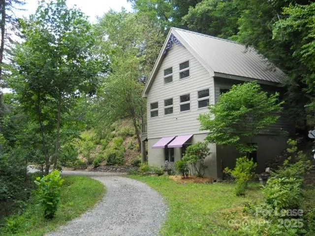 $1,350 | 2208 Blue Rock Road, Burnsville, NC 28714