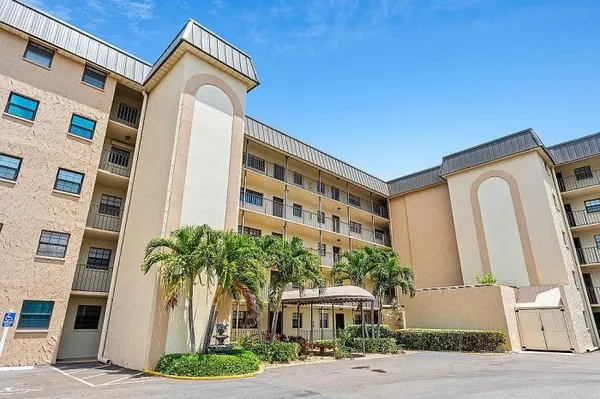 $479,999 | 4100 Ocean Beach Boulevard, Unit 512, Cocoa Beach, FL 32931