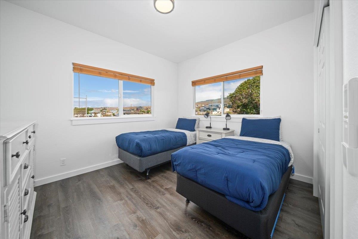 127 Wahikuli Road Lahaina, HI 96761 - Photo 19 of 27 a bedroom with 2 bed and a window