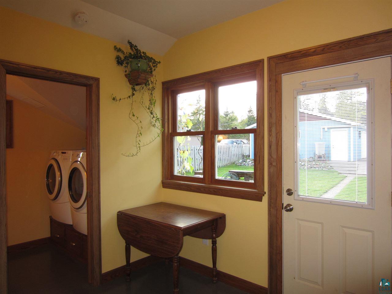 5137 London Road Duluth, MN 55804 - Photo 9 of 20 mudroom