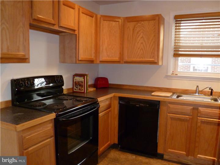 409 Buse Street Ridley Park, PA 19078 - Photo 11 of 21 Kitchen