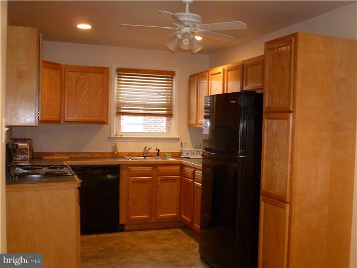 409 Buse Street Ridley Park, PA 19078 - Photo 10 of 21 Kitchen