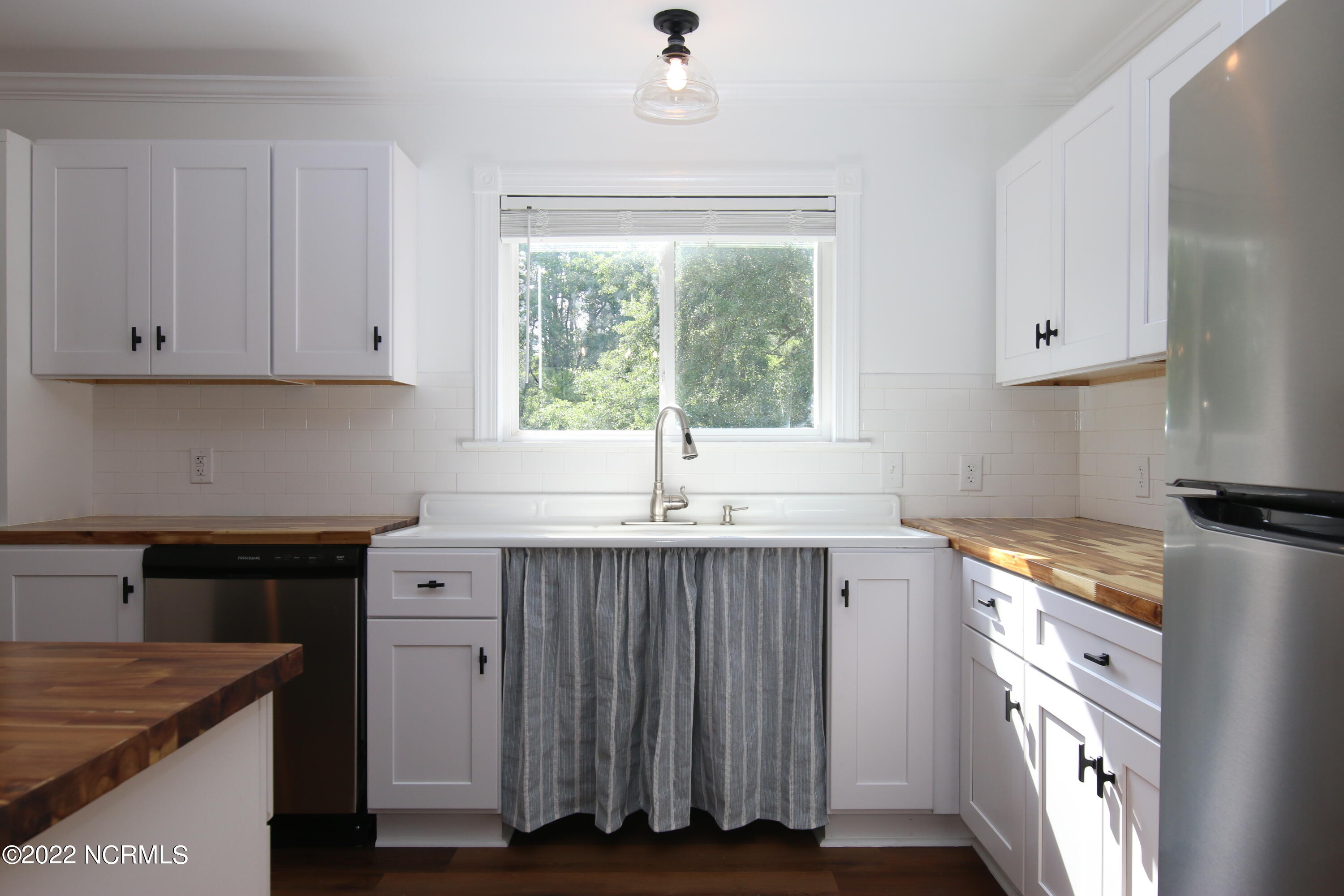 806 Swan Point Road Washington, NC 27889 - Photo 12 of 25 6659FB67-1F15-4281-97F3-1C6B8826EF9D