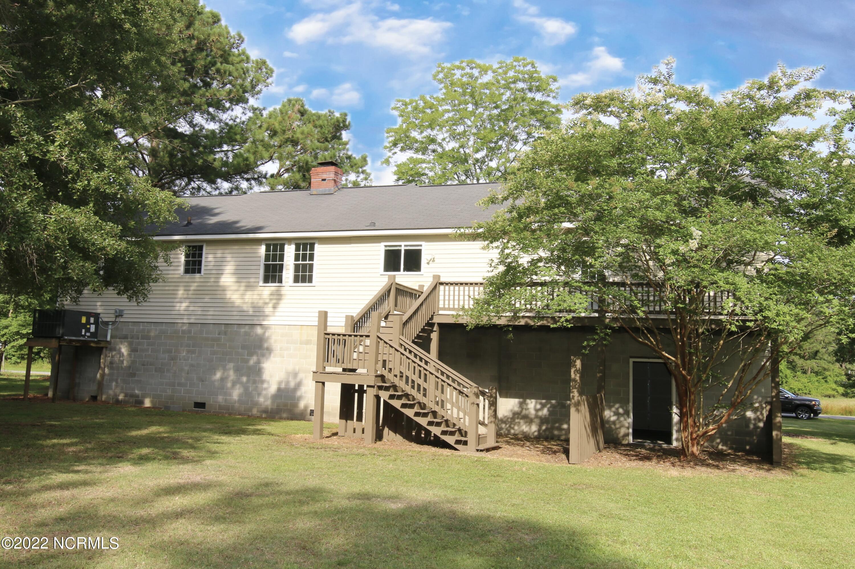 806 Swan Point Road Washington, NC 27889 - Photo 4 of 25 Web_Photo_Editor-3