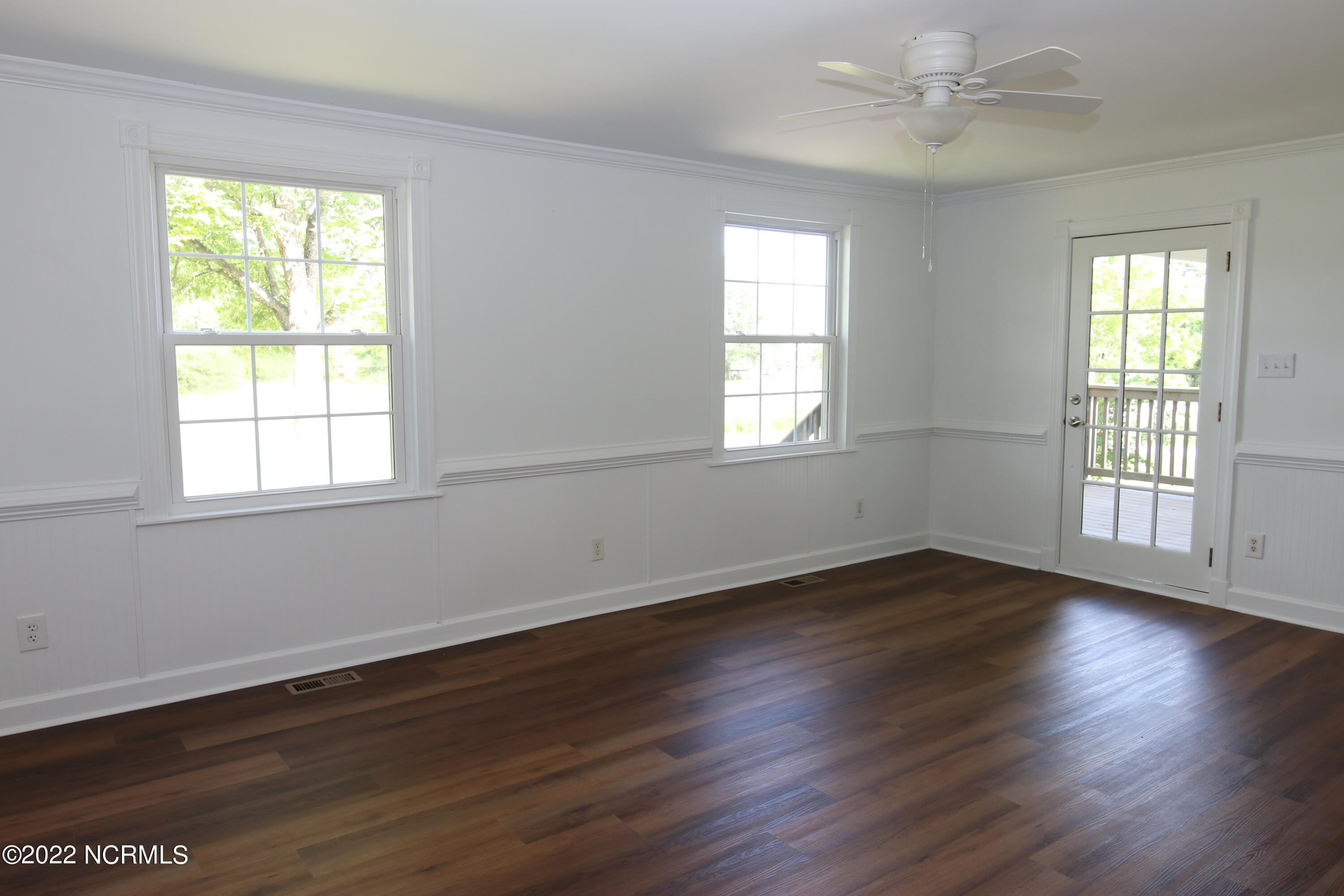 806 Swan Point Road Washington, NC 27889 - Photo 6 of 25 372257F4-F7B5-4D92-AD9E-7A99B64D3019