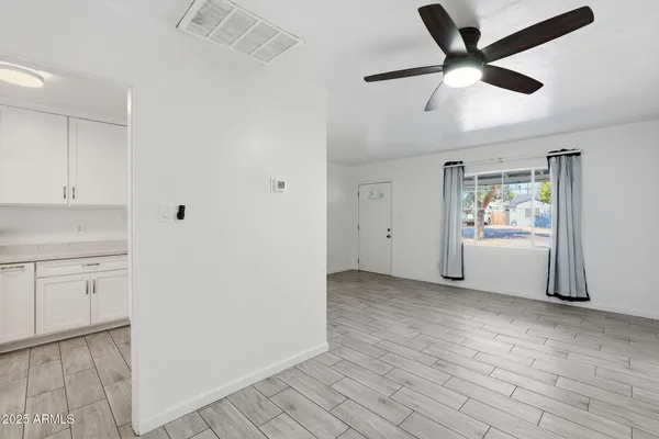 $1,895 | 2245 East Flower Street, Phoenix, AZ 85016