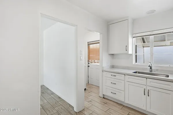 $1,895 | 2245 East Flower Street, Phoenix, AZ 85016