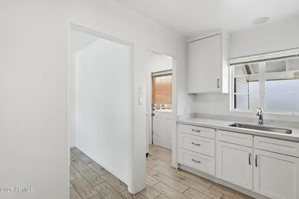 $1,895 | 2245 East Flower Street, Phoenix, AZ 85016